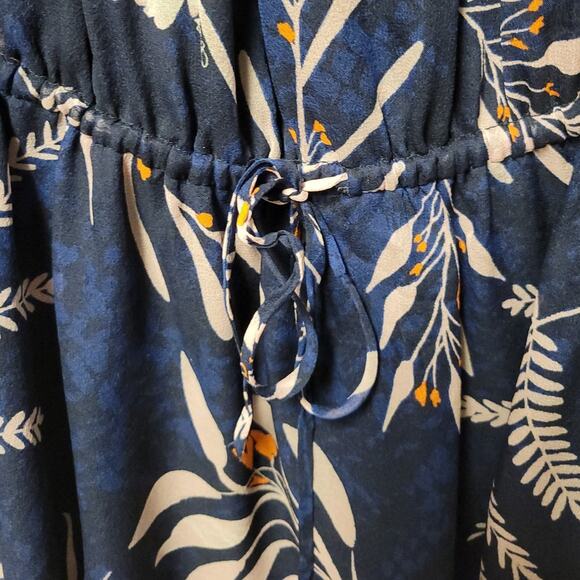 DVF Silk Floral Blouse Business Casual Vacation Resort Feminine Modest Size 6 - Picture 5 of 9